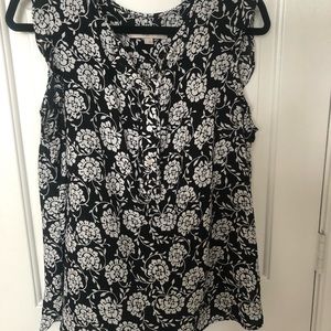 LOFT Black & White floral pattern blouse Sz L